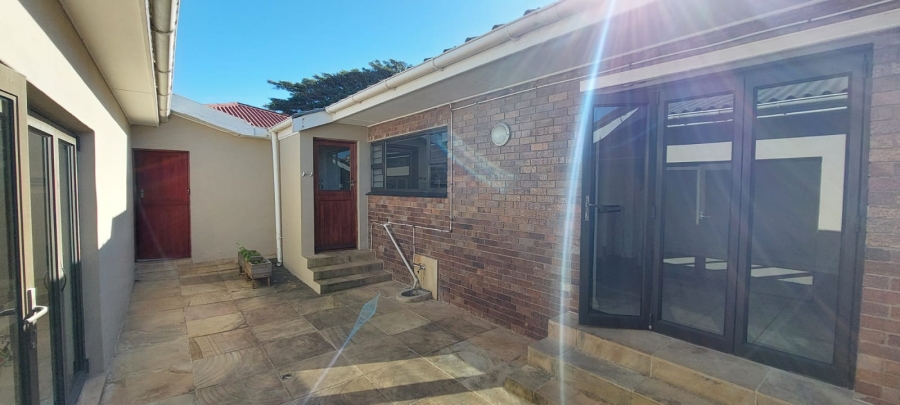5 Bedroom Property for Sale in Ferreira Town Eastern Cape